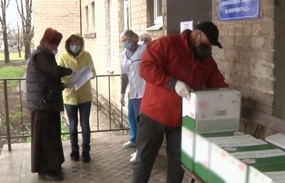 На Донеччині благодійники привезли допомогу для інфекційної лікарні
